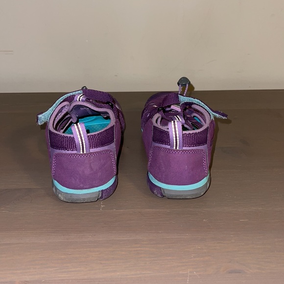 Keen Purple and Grey Ergonomic Hiking Sandals - Girl’s Size 3 - Picture 6 of 10